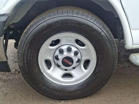 Used 2024 GMC Savana 2500 w/ Driver Convenience Package image 32