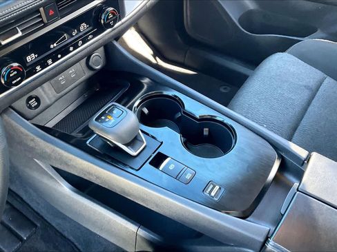 Used 2024 Nissan Rogue SV image 15