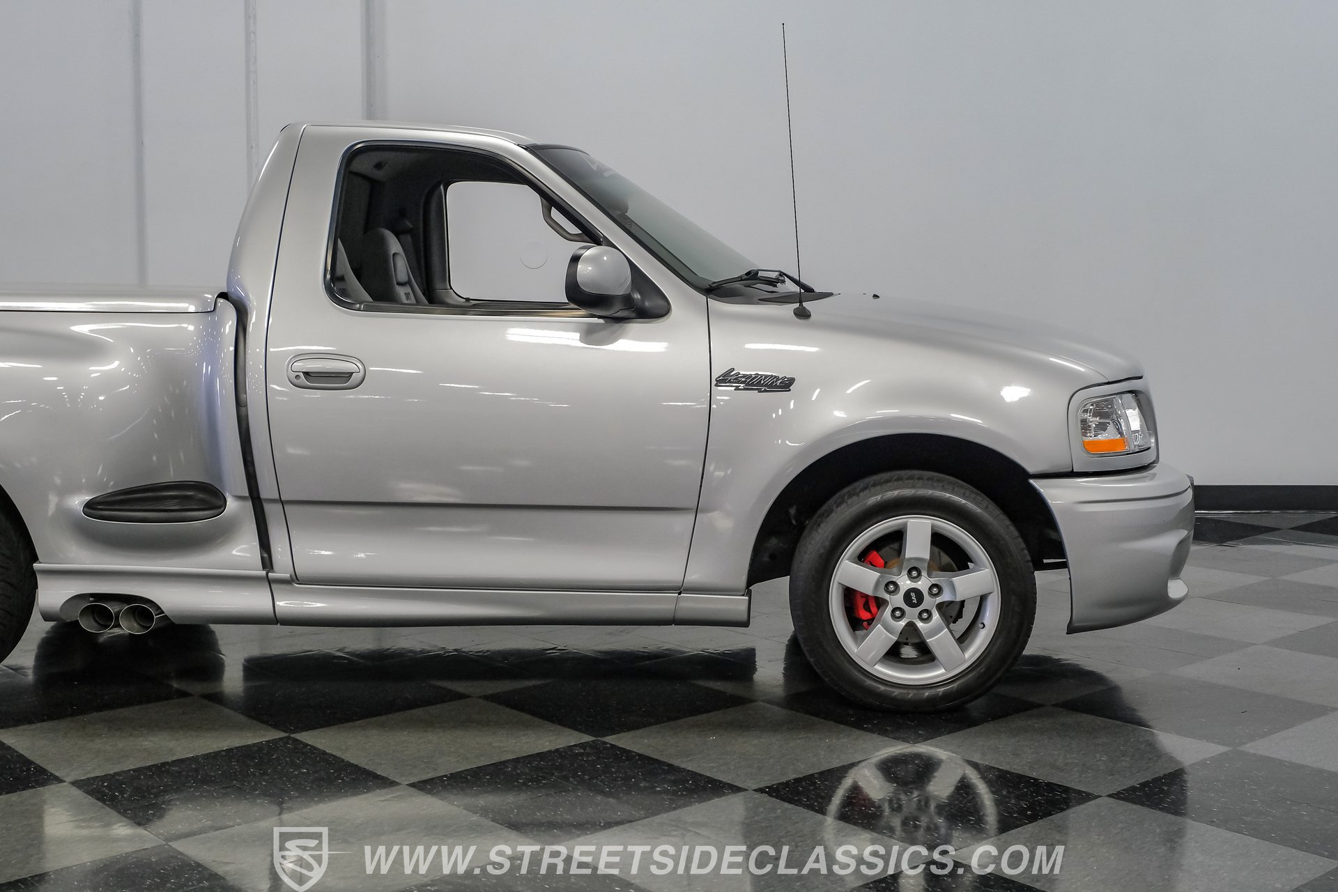 Used 2001 Ford F150 Lightning RWD image 30