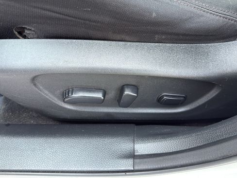Used 2020 Nissan Rogue SV FWD image 15