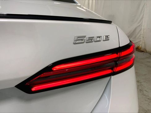 New 2026 BMW 550e xDrive w/ Executive Package image 15