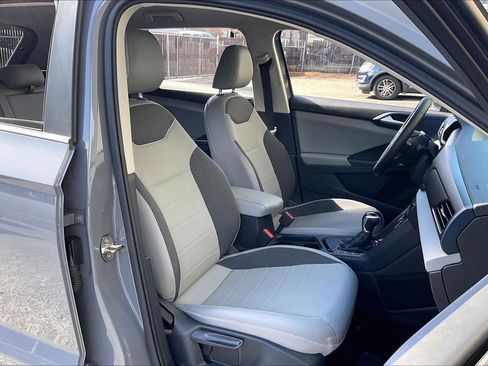 Certified 2023 Volkswagen Taos SE w/ Black Wheel Package image 6