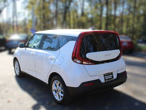 Certified 2022 Kia Soul LX w/ Technology Package image 7