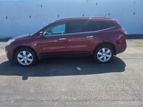 Used 2017 Chevrolet Traverse LT w/ Style and Technology Package FWD image 1
