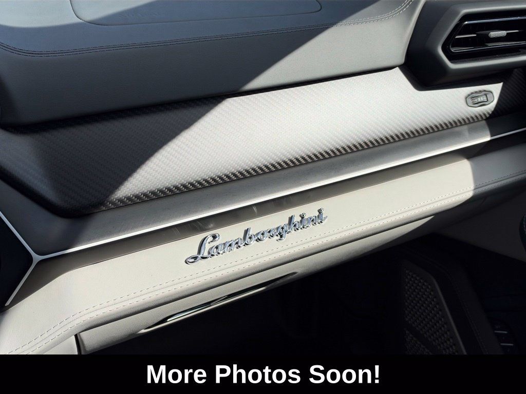 Used 2025 Lamborghini Urus SE AWD/4WD image 30
