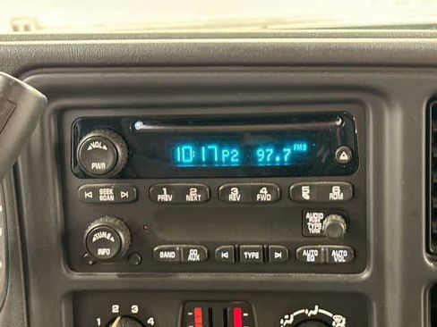 Used 2007 Chevrolet Silverado 1500 W/T w/ Light Duty Power Package AWD/4WD image 8
