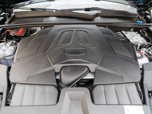 Used 2024 Porsche Cayenne E-Hybrid image 29