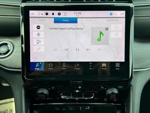 Used 2023 Jeep Grand Cherokee L Limited image 18