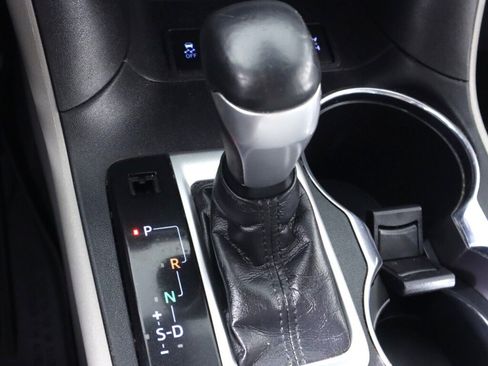 Used 2019 Toyota Highlander Plus AWD/4WD image 24