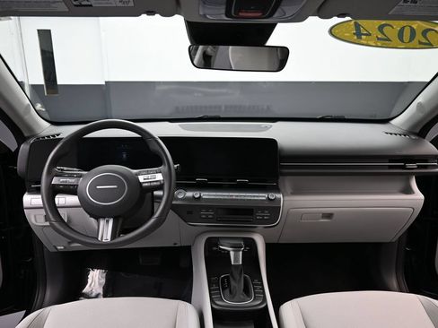 Certified 2024 Hyundai Kona SEL AWD/4WD image 10
