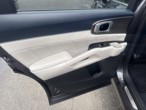 Used 2022 Kia Sorento SX Prestige w/ Panoramic Sunroof Package image 18