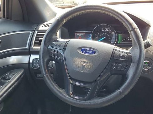 Used 2017 Ford Explorer XLT w/ Equipment Group 202A FWD image 30