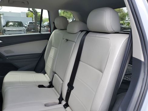 Used 2018 Volkswagen Tiguan SE w/ Panoramic Sunroof Package image 15