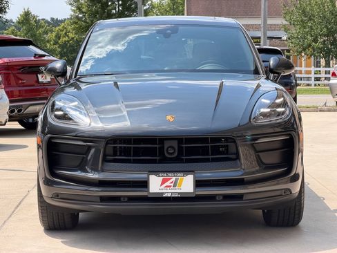 Used 2023 Porsche Macan AWD/4WD image 4