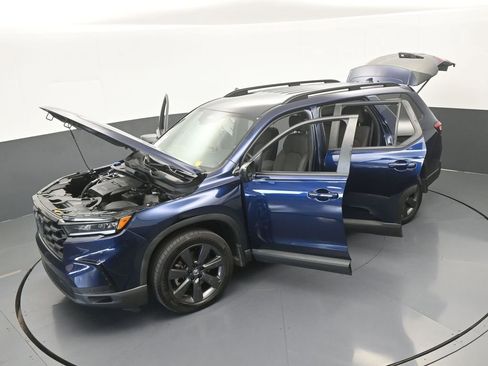 Used 2025 Honda Pilot Sport image 44