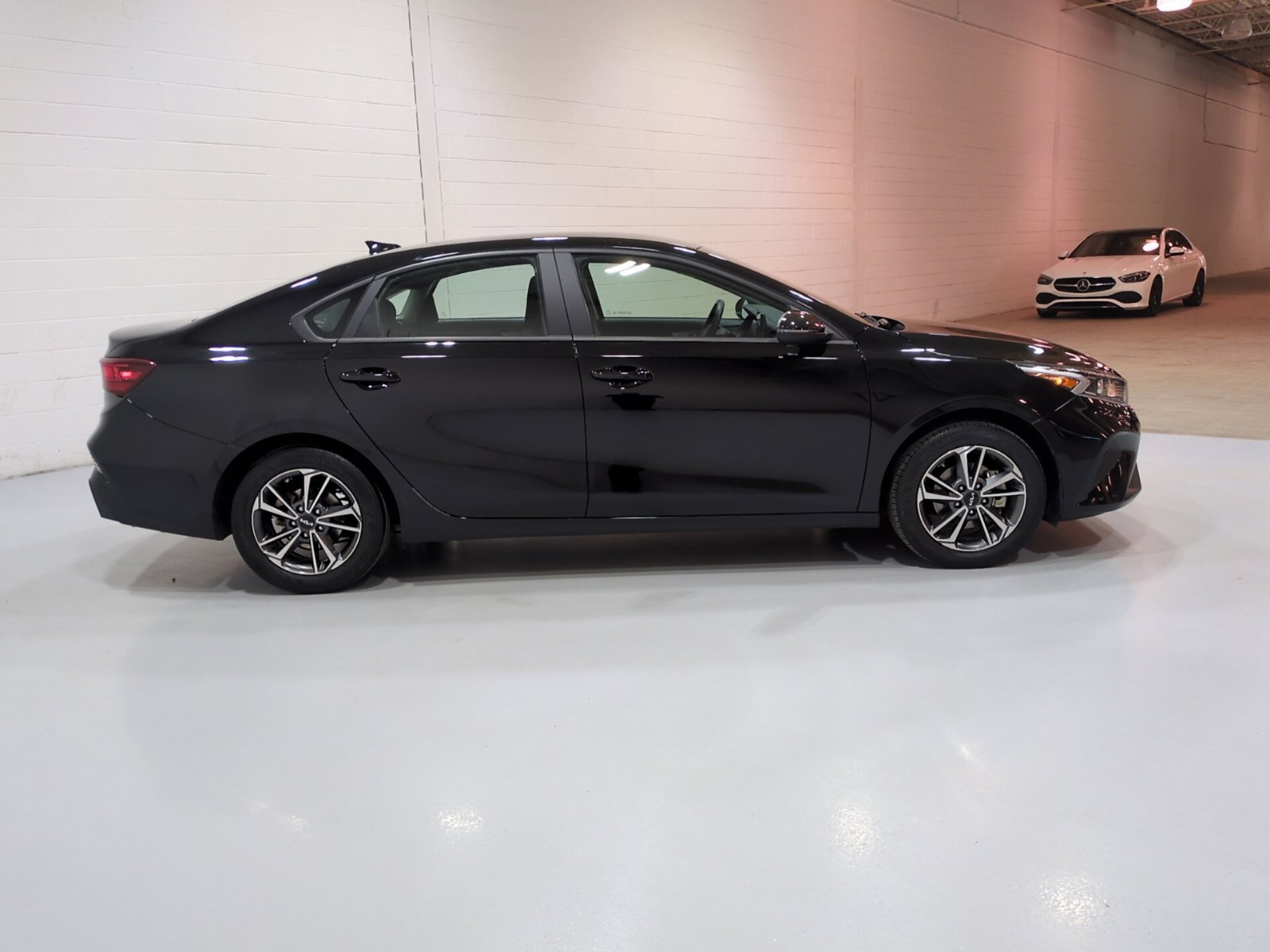Used 2023 Kia Forte LXS w/ LXS Technology Package FWD image 2