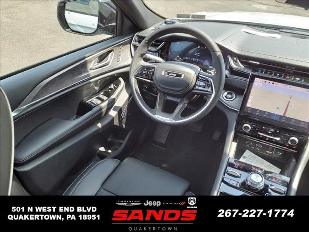 New 2023 Jeep Grand Cherokee Overland w/ Luxury Tech Group IV AWD/4WD image 12