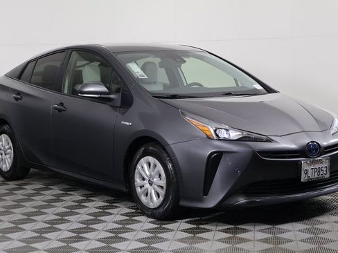Used 2022 Toyota Prius LE image 3