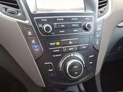 Used 2019 Hyundai Santa Fe XL SE FWD image 16