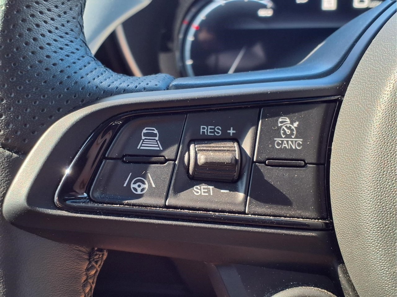 Used 2025 Alfa Romeo Giulia AWD w/ Driving Assist Package image 21