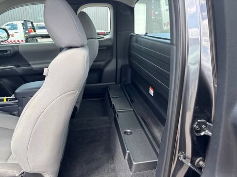 Used 2017 Toyota Tacoma SR AWD/4WD image 12
