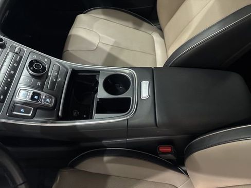 Used 2022 Hyundai Santa Fe SEL w/ Convenience + Premium Package image 16