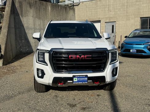 Used 2024 GMC Yukon AT4 w/ AT4 Premium Package AWD/4WD image 11