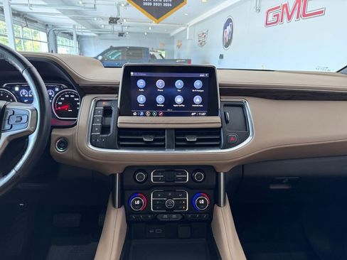 Used 2021 Chevrolet Tahoe Premier w/ Premium Package image 21