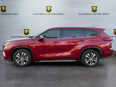 Used 2021 Toyota Highlander XLE image 2