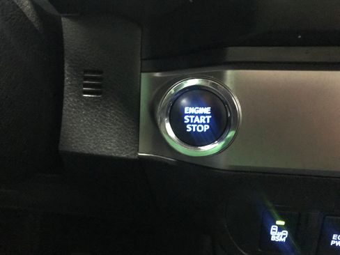 Used 2022 Toyota Tacoma Limited RWD image 18