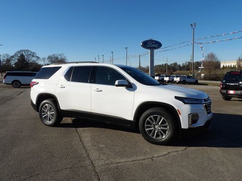 Used 2023 Chevrolet Traverse LT image 1