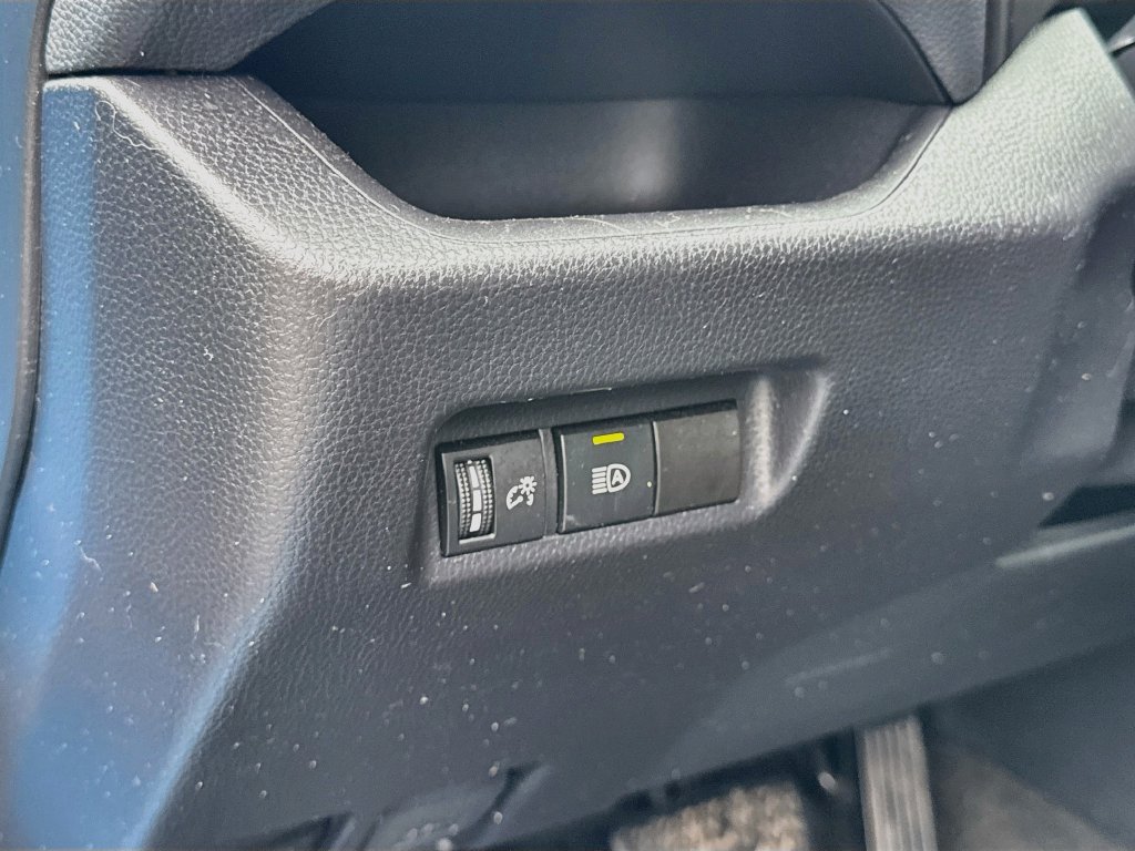 Used 2019 Toyota RAV4 XLE FWD image 9
