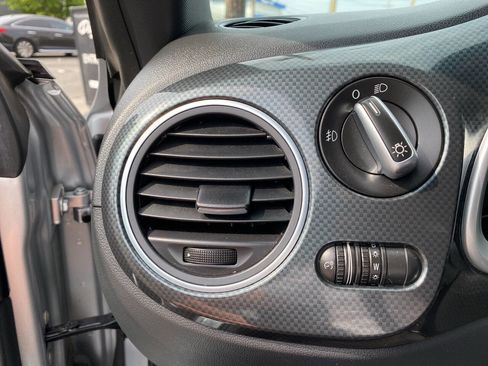 Used 2014 Volkswagen Beetle R-Line image 29