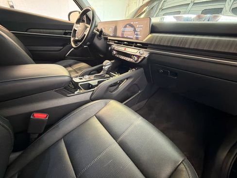 Used 2024 Kia Telluride EX w/ EX Captain's Chair Package FWD image 26