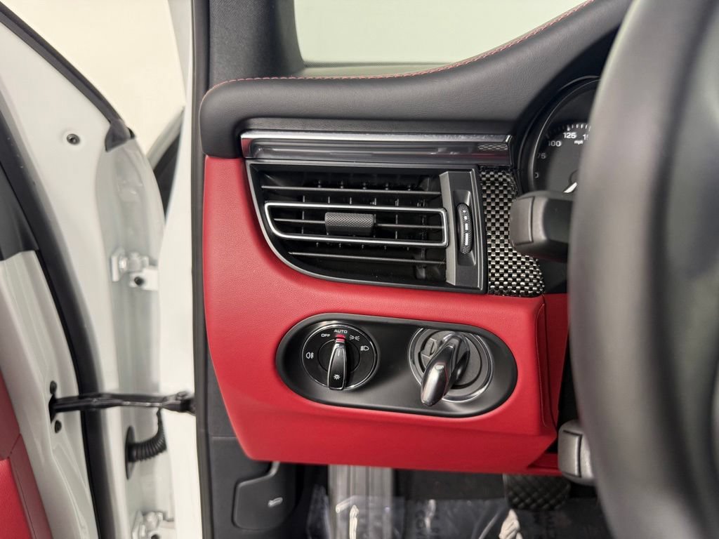 Certified 2025 Porsche Macan GTS AWD/4WD image 25