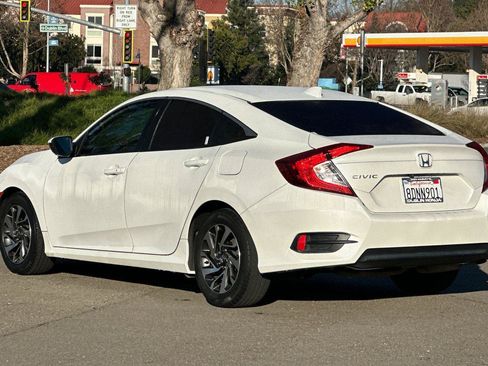 Used 2018 Honda Civic EX image 6