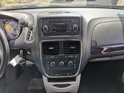 Used 2013 Dodge Grand Caravan American Value Package w/ UConnect Hands-Free Group FWD image 16