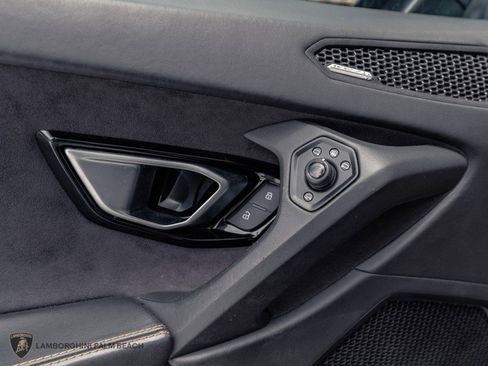 Used 2017 Lamborghini Huracan LP 610-4 AWD/4WD image 33
