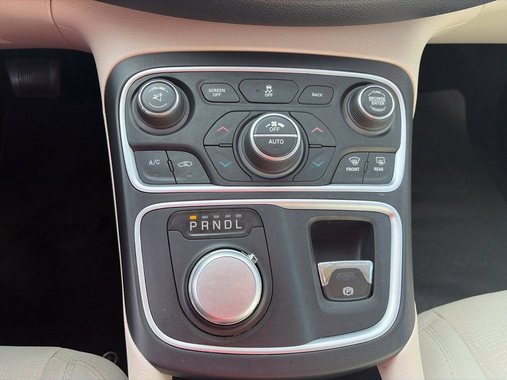 Used 2015 Chrysler 200 Limited w/ Convenience Group FWD image 16