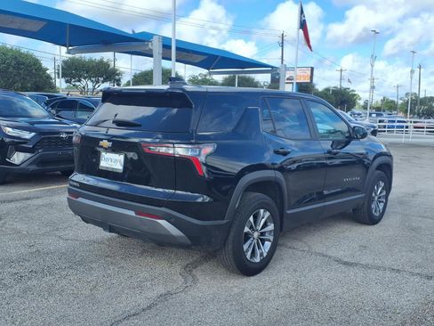Used 2025 Chevrolet Equinox LT FWD image 2