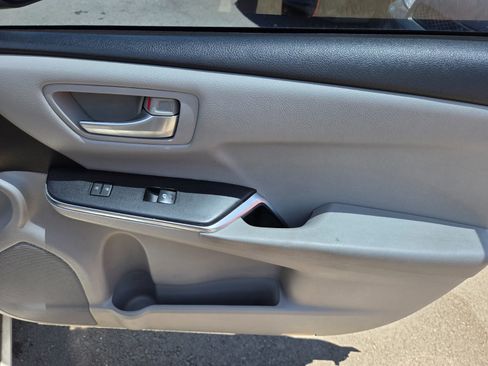 Used 2017 Toyota Camry SE FWD image 14