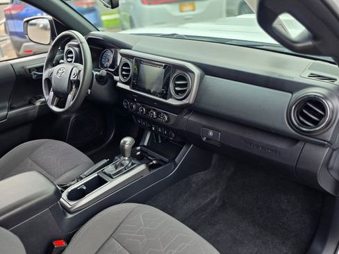 Used 2019 Toyota Tacoma TRD Sport image 9