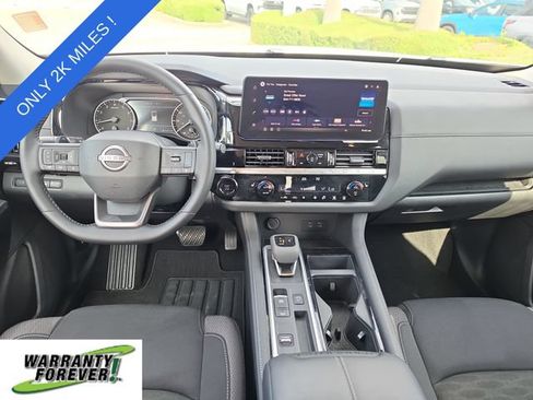 Used 2026 Nissan Pathfinder SV FWD image 8