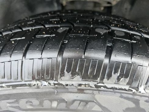Used 2019 Jeep Cherokee Limited FWD image 28
