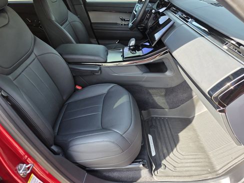 Used 2024 Land Rover Range Rover Sport SE image 3