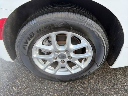 Used 2023 Chrysler Voyager LX FWD image 16