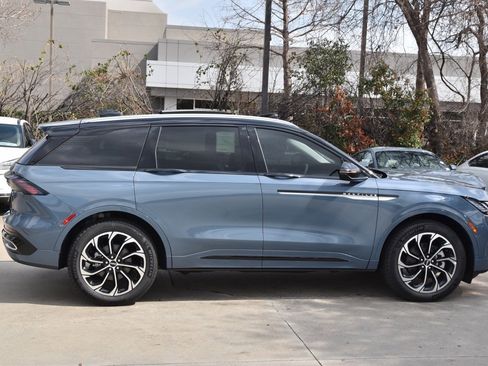 New 2026 Lincoln Nautilus Reserve image 5