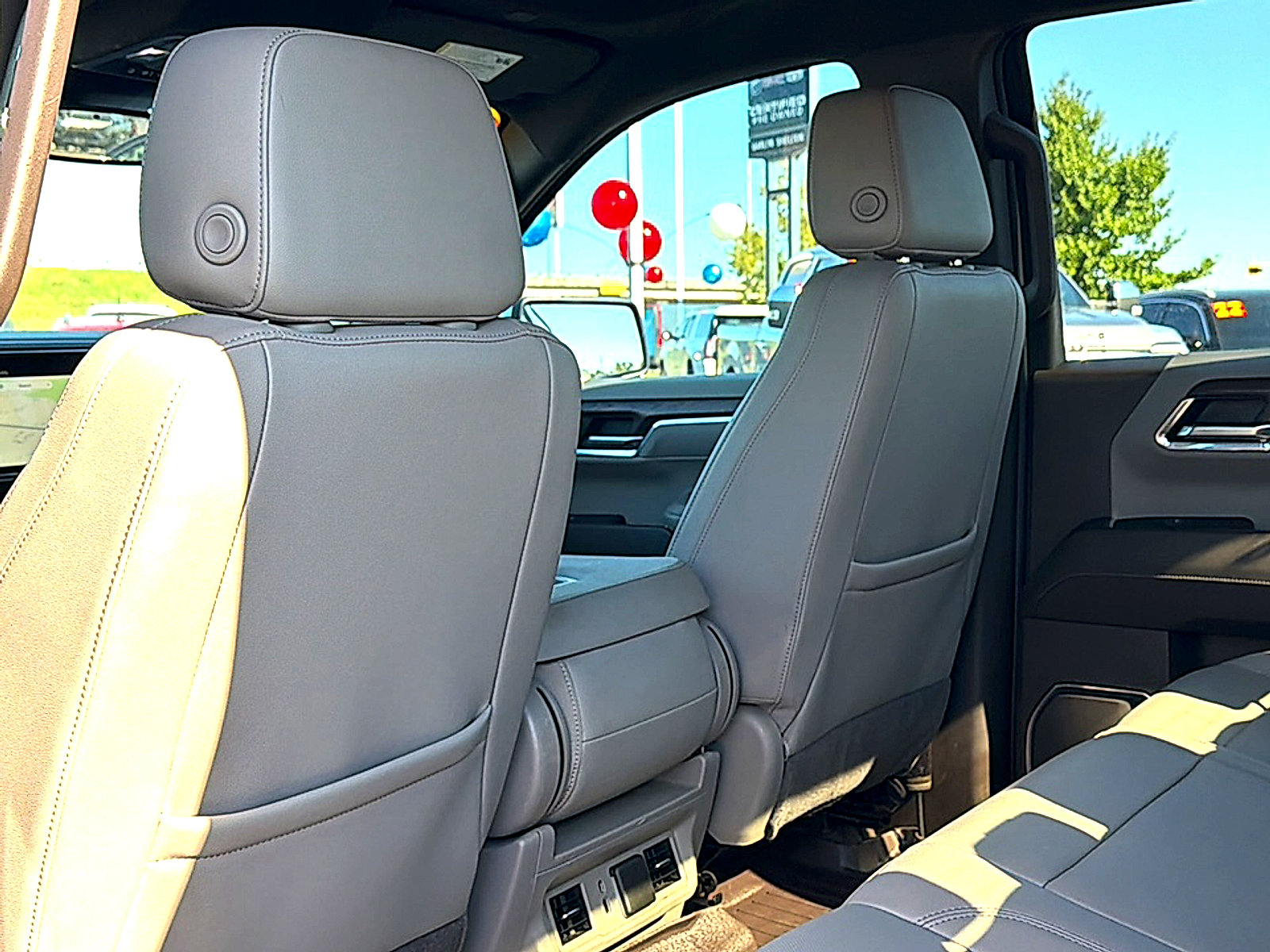 Used 2024 GMC Sierra 1500 SLT AWD/4WD image 17
