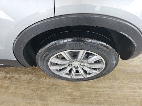 Used 2023 Cadillac XT4 Sport w/ Cold Weather Package FWD image 7