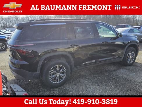 Used 2025 Chevrolet Traverse LT image 5